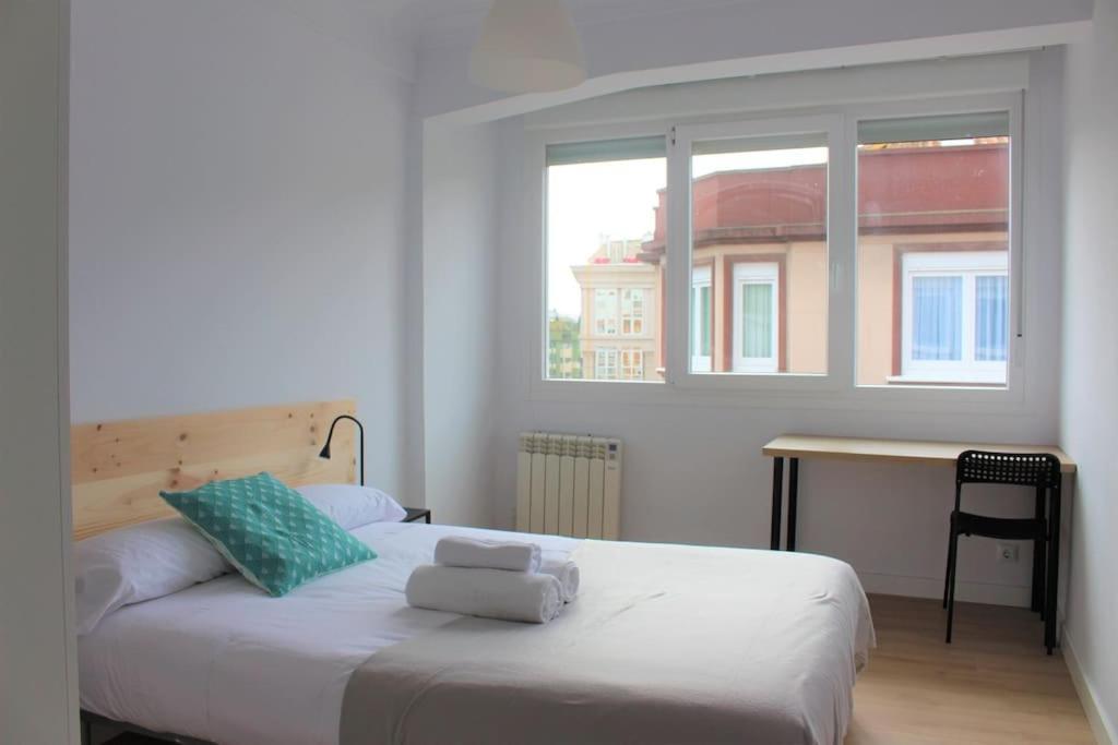 Ferienwohnung Vibescoruna: Espacioso Apartamento A Pie De Playa A Coruña Exterior foto