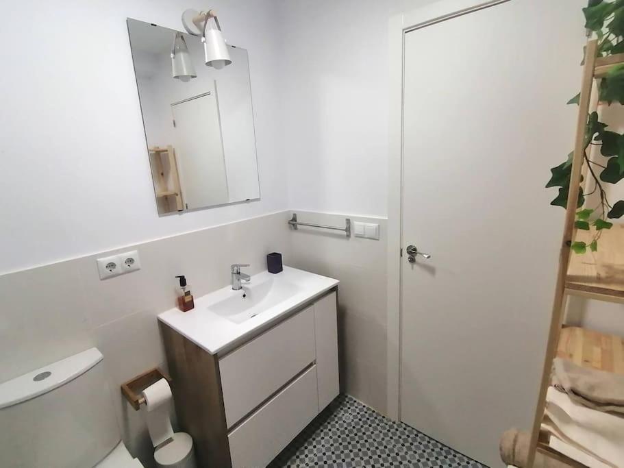 Ferienwohnung Vibescoruna: Espacioso Apartamento A Pie De Playa A Coruña Exterior foto