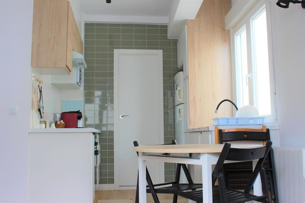 Ferienwohnung Vibescoruna: Espacioso Apartamento A Pie De Playa A Coruña Exterior foto
