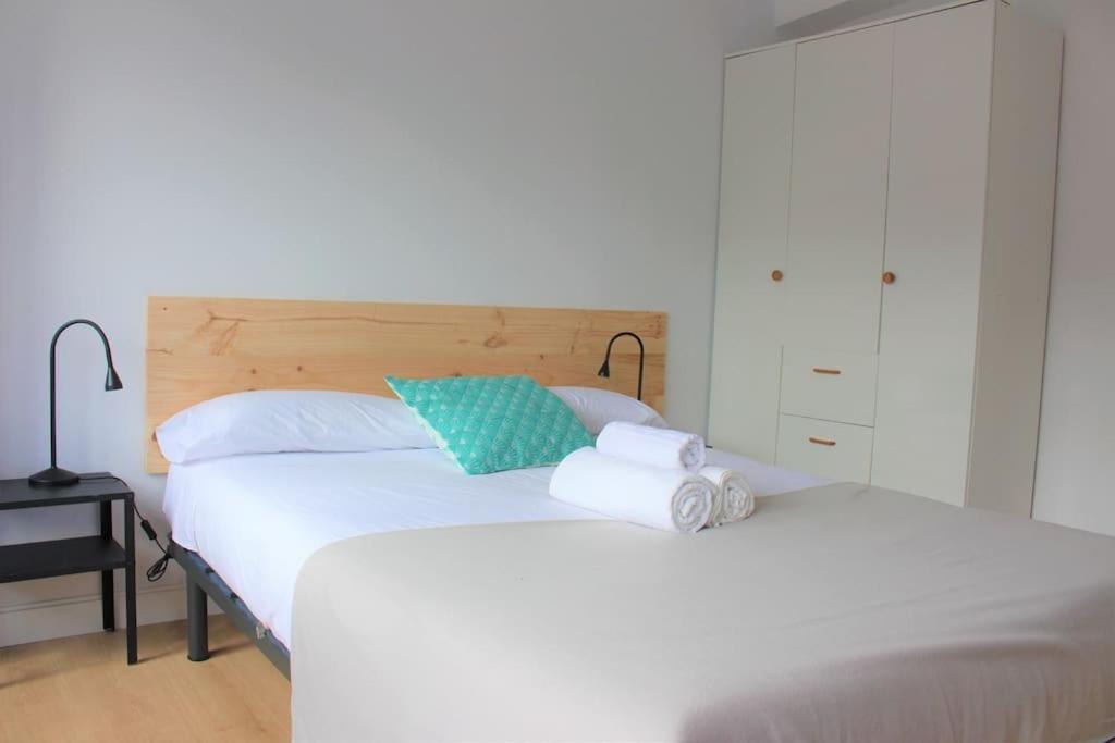 Ferienwohnung Vibescoruna: Espacioso Apartamento A Pie De Playa A Coruña Exterior foto
